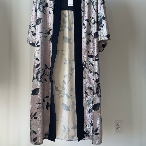 Floral Velvet Kaftan - Picture 2 of 6